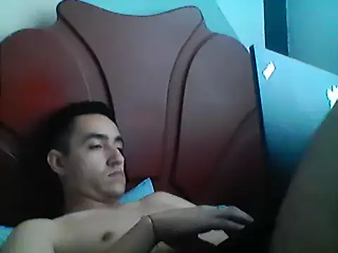 Snapshot of daimon_king05 chatting on 03-07-25, 04:00 daimon king05 online show from 03-07-25, 04:00