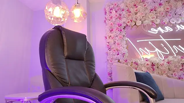 AmaiaHaywood online show from 10-30-25, 05:09