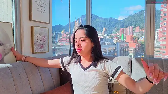 Daphne chers online show from 10-24-25, 07:54