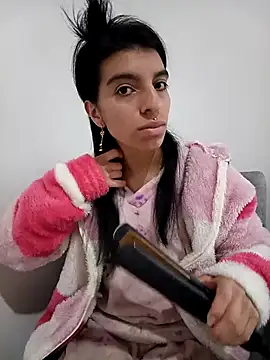 Snapshot of Ariell_Kieran chatting on 03-22-25, 10:26 Ariell Kieran online show from 03-22-25, 10:26