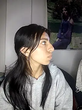 Snapshot of Ariell_Kieran chatting on 10-10-25, 04:11 Ariell Kieran online show from 10-10-25, 04:11
