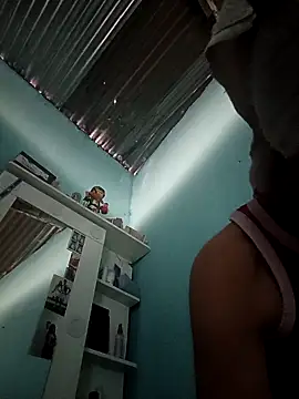 Ariell Kieran online show from 10-22-25, 05:56