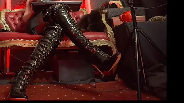 Snapshot of MistressesAliceAndRita chatting on 04-14-26, 06:25 MistressesAliceAndRita online show from 04-14-26, 06:25