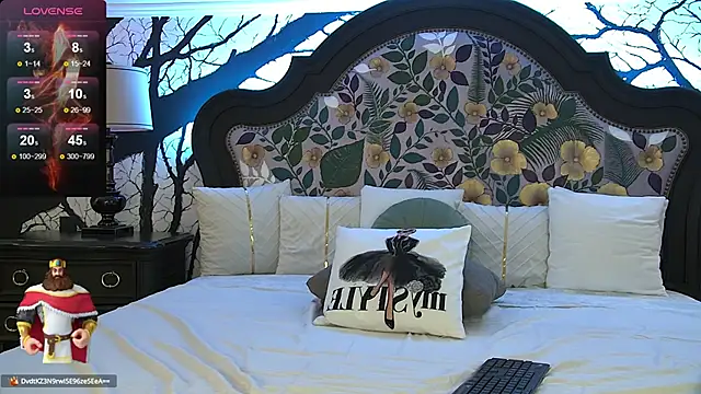 Snapshot of Amber_Luna chatting on 02-10-25, 01:44 Amber Luna online show from 02-10-25, 01:44