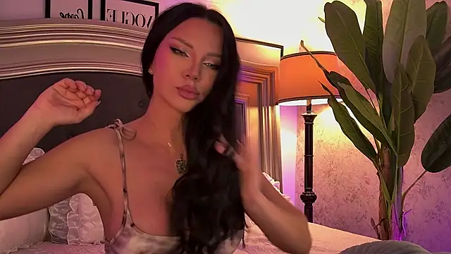 Snapshot of Amber_Luna chatting on 10-15-25, 03:12 Amber Luna online show from 10-15-25, 03:12