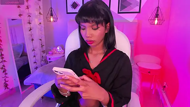 Gigi Strawberry online show from 09-18-25, 04:36