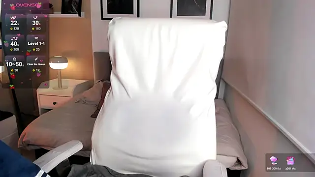 Gigi Strawberry online show from 11-15-25, 05:16