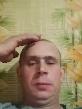 Snapshot of alex_brow_n chatting on 02-01-25, 04:44 alex brow n online show from 02-01-25, 04:44