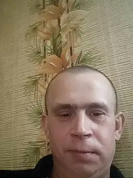 Snapshot of alex_brow_n chatting on 02-04-25, 12:22 alex brow n online show from 02-04-25, 12:22