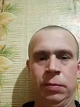 Snapshot of alex_brow_n chatting on 02-04-25, 07:11 alex brow n online show from 02-04-25, 07:11