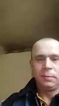 Snapshot of alex_brow_n chatting on 02-05-25, 12:17 alex brow n online show from 02-05-25, 12:17