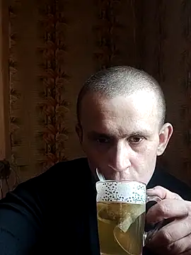 Snapshot of alex_brow_n chatting on 02-13-25, 10:23 alex brow n online show from 02-13-25, 10:23