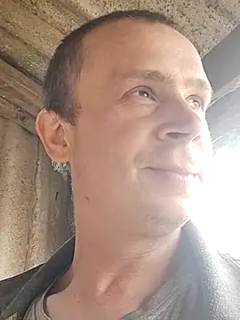 Snapshot of alex_brow_n chatting on 03-16-25, 10:44 alex brow n online show from 03-16-25, 10:44