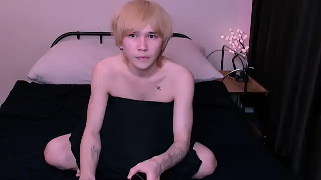 Snapshot of rennnuts chatting on 02-18-26, 04:47 rennnuts online show from 02-18-26, 04:47