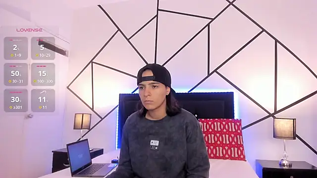 Liiam smith  online show from 03-18-25, 12:14