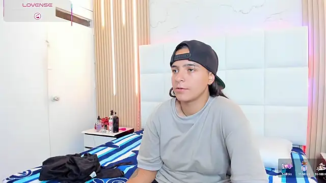 Liiam smith  online show from 10-09-25, 06:28