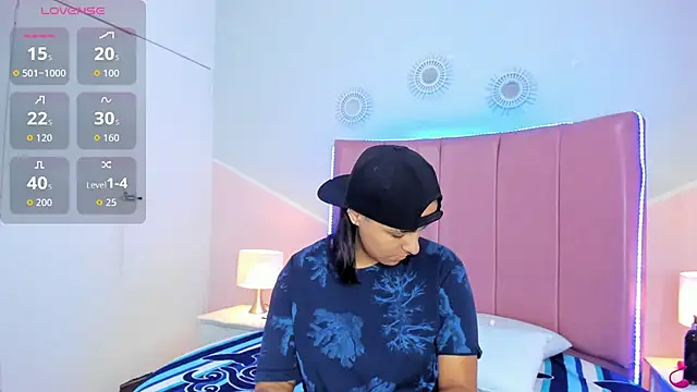 Liiam smith  online show from 11-07-25, 01:55