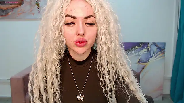 Snapshot of MissisCaty chatting on 02-13-25, 04:11 MissisCaty online show from 02-13-25, 04:11