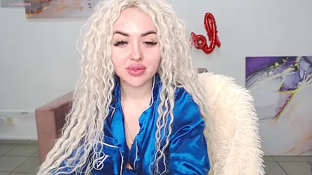 Snapshot of MissisCaty chatting on 02-15-25, 07:50 MissisCaty online show from 02-15-25, 07:50