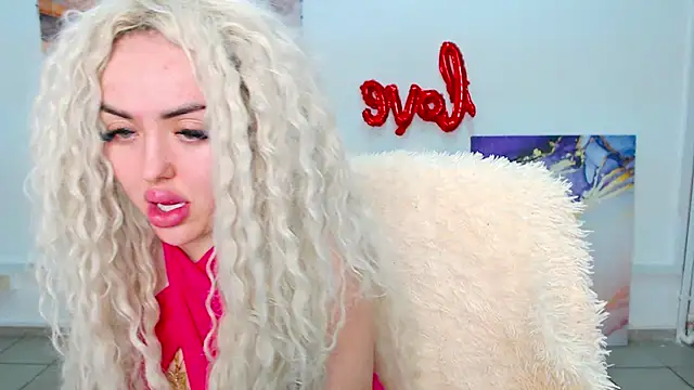 Snapshot of MissisCaty chatting on 02-20-25, 04:07 MissisCaty online show from 02-20-25, 04:07