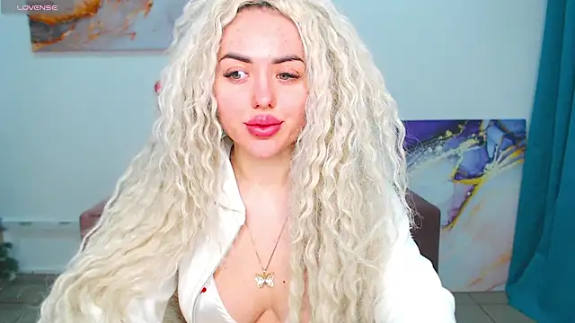 Snapshot of MissisCaty chatting on 02-23-25, 07:17 MissisCaty online show from 02-23-25, 07:17