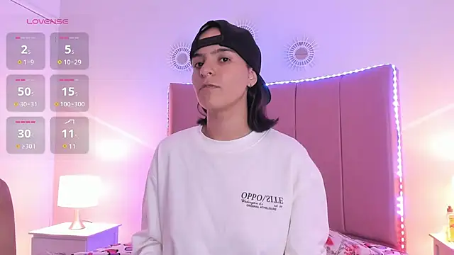  Emma whiitee  online show from 03-09-25, 04:22