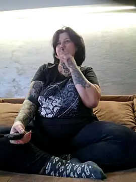 CannabisQueenn online show from 11-17-25, 07:25