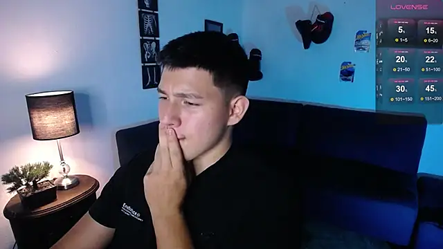 JamesCr  online show from 04-08-26, 02:00