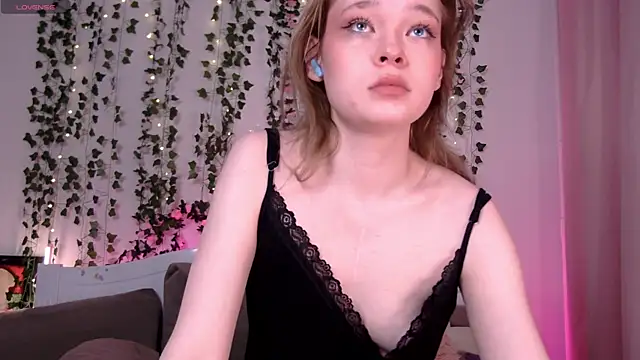 Snapshot of Kellybbface chatting on 10-03-25, 03:58 Kellybbface online show from 10-03-25, 03:58