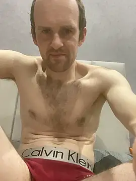 LynnAhNight online show from 04-14-26, 05:52