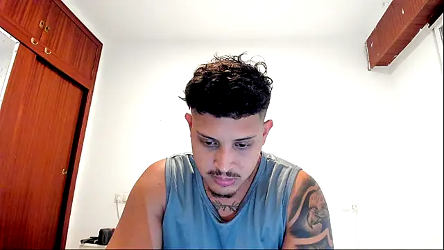 Snapshot of JohanSmith chatting on 07-15-26, 03:06 JohanSmith online show from 07-15-26, 03:06