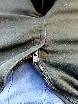 Snapshot of Dam70 chatting on 09-12-25, 10:26 Dam70 online show from 09-12-25, 10:26