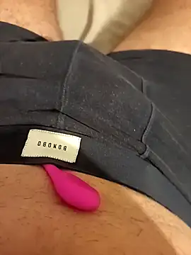 Snapshot of Dam70 chatting on 09-19-25, 08:20 Dam70 online show from 09-19-25, 08:20