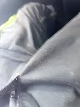 Snapshot of Dam70 chatting on 10-06-25, 11:07 Dam70 online show from 10-06-25, 11:07