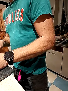 Snapshot of Dam70 chatting on 11-08-25, 05:23 Dam70 online show from 11-08-25, 05:23