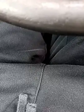 Snapshot of Dam70 chatting on 01-11-26, 08:52 Dam70 online show from 01-11-26, 08:52