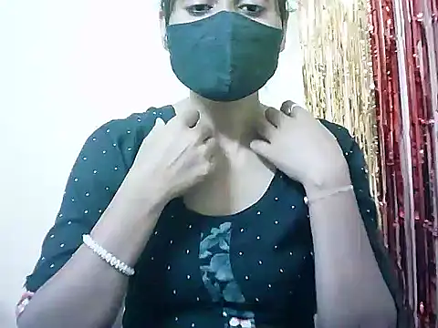 Snapshot of Rubi-Ji chatting on 03-18-25, 12:36 Rubi-Ji online show from 03-18-25, 12:36