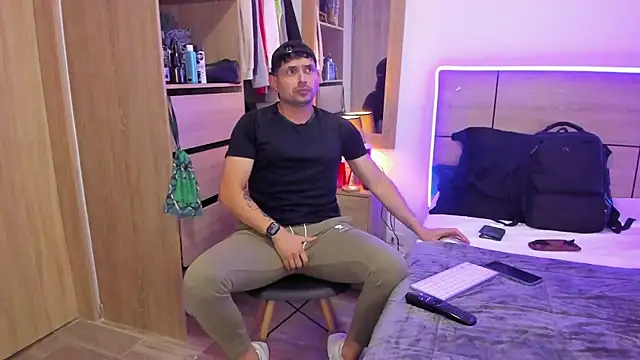 Snapshot of ILoveNYStyle chatting on 03-19-25, 07:49 ILoveNYStyle online show from 03-19-25, 07:49