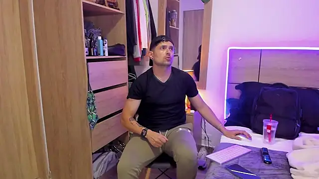 Snapshot of ILoveNYStyle chatting on 03-20-25, 01:57 ILoveNYStyle online show from 03-20-25, 01:57