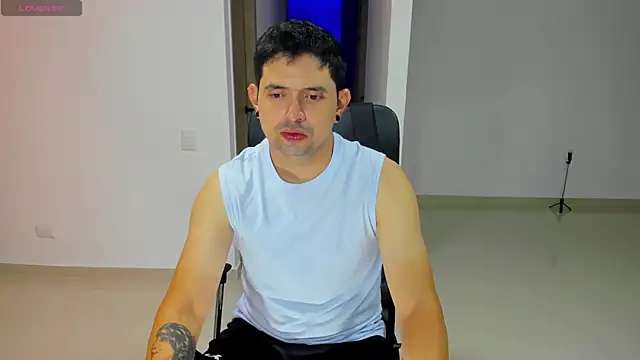 Snapshot of ILoveNYStyle chatting on 10-03-25, 11:18 ILoveNYStyle online show from 10-03-25, 11:18