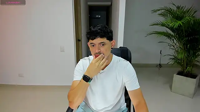 Snapshot of ILoveNYStyle chatting on 12-22-25, 11:07 ILoveNYStyle online show from 12-22-25, 11:07