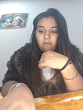 Snapshot of RAYI_01 chatting on 02-08-25, 05:08 RAYI 01 online show from 02-08-25, 05:08