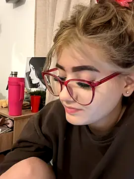 Snapshot of akirahattori chatting on 10-10-25, 06:34 akirahattori online show from 10-10-25, 06:34