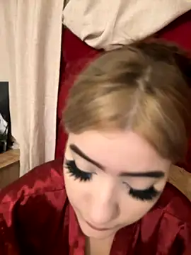 Snapshot of akirahattori chatting on 10-14-25, 03:18 akirahattori online show from 10-14-25, 03:18