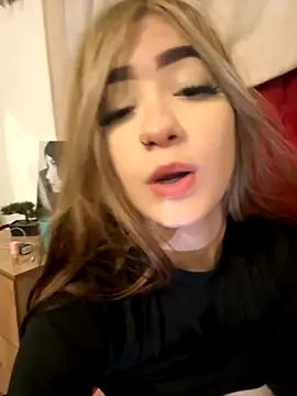 Snapshot of akirahattori chatting on 10-19-25, 10:21 akirahattori online show from 10-19-25, 10:21