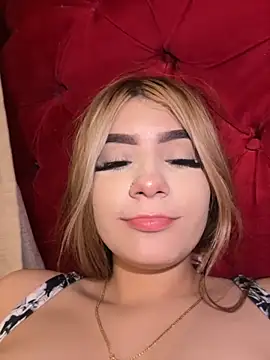 Snapshot of akirahattori chatting on 11-15-25, 10:23 akirahattori online show from 11-15-25, 10:23