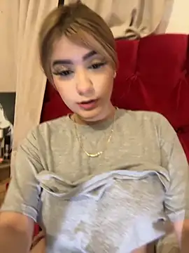 Snapshot of akirahattori chatting on 11-18-25, 04:17 akirahattori online show from 11-18-25, 04:17