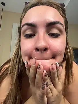 Snapshot of JessyCream chatting on 06-10-26, 01:10 JessyCream online show from 06-10-26, 01:10