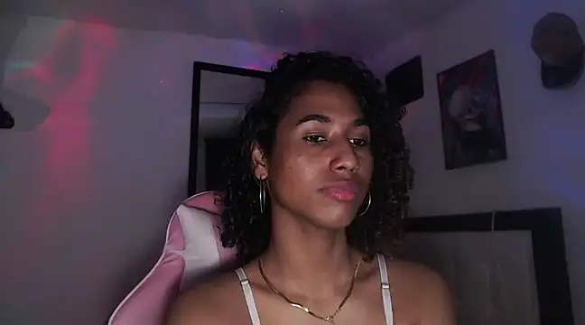 Snapshot of Alissemasiel chatting on 02-10-25, 05:47 Alissemasiel online show from 02-10-25, 05:47