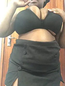 Snapshot of servingBigTitis chatting on 02-06-25, 07:13 servingBigTitis online show from 02-06-25, 07:13